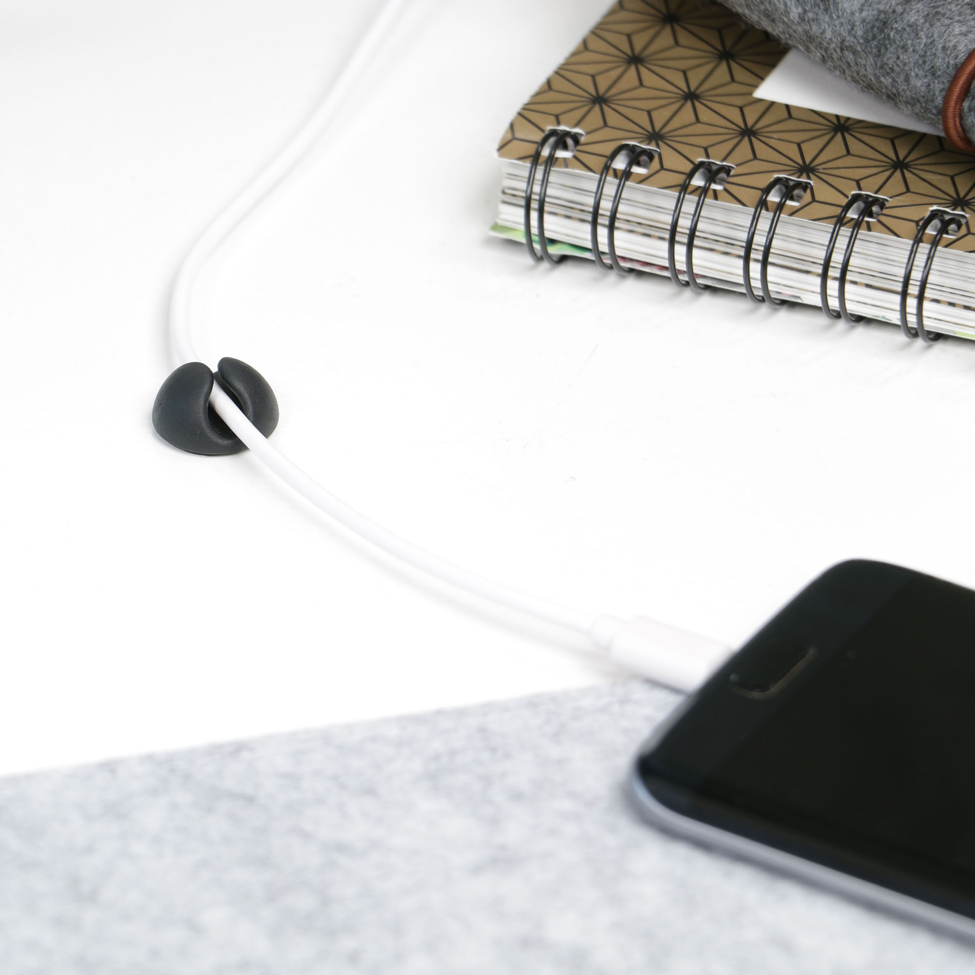 Hicab 20 x selbstklebende Kabelhalter für 1 Kabel, schwarz
