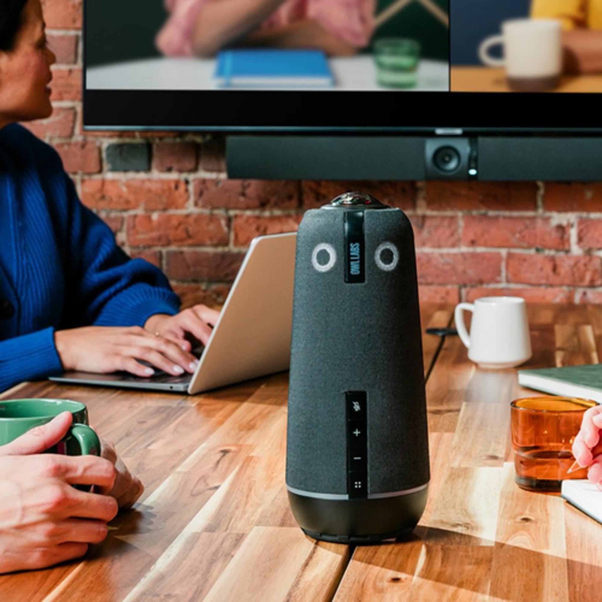 Meeting Owl 4 Videokonferenzsystem | All-in-one 4K-Kamera-, Lautsprecher- und Mikrofongerät (bis 8 Sitzplätze)