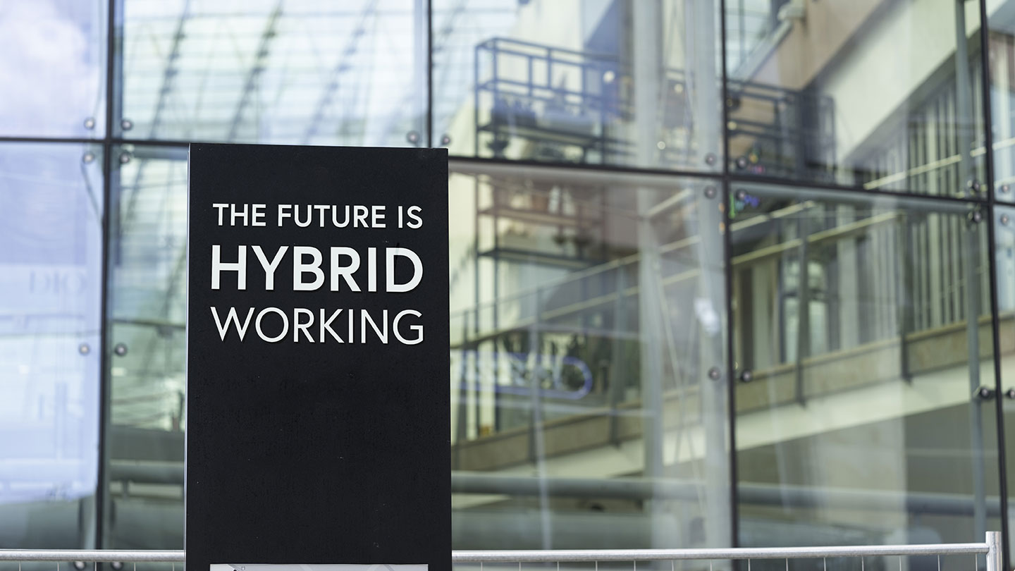 Hybrides Arbeiten – Wie Unternehmen davon profitieren