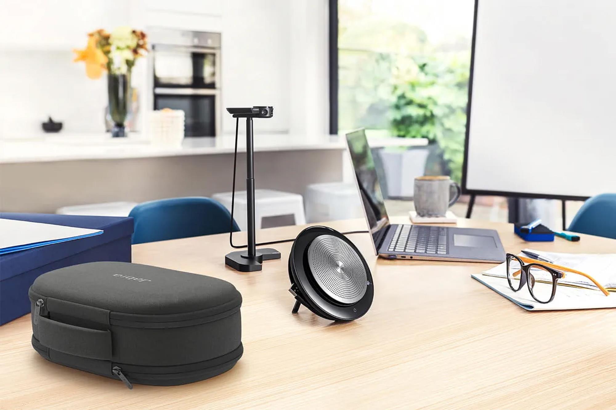 Jabra PANACAST MEET ANYWHERE für kleine Teams mit Reiseetui