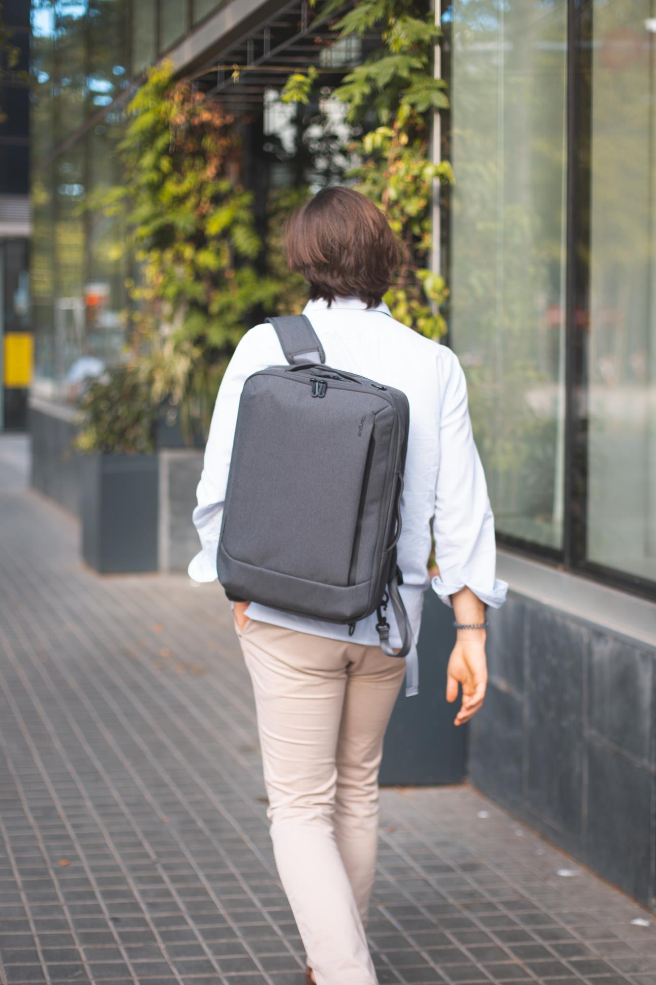 TARGUS Cypress 2-in-1 Rucksack und Umhängetasche für 15.6'' - Grau