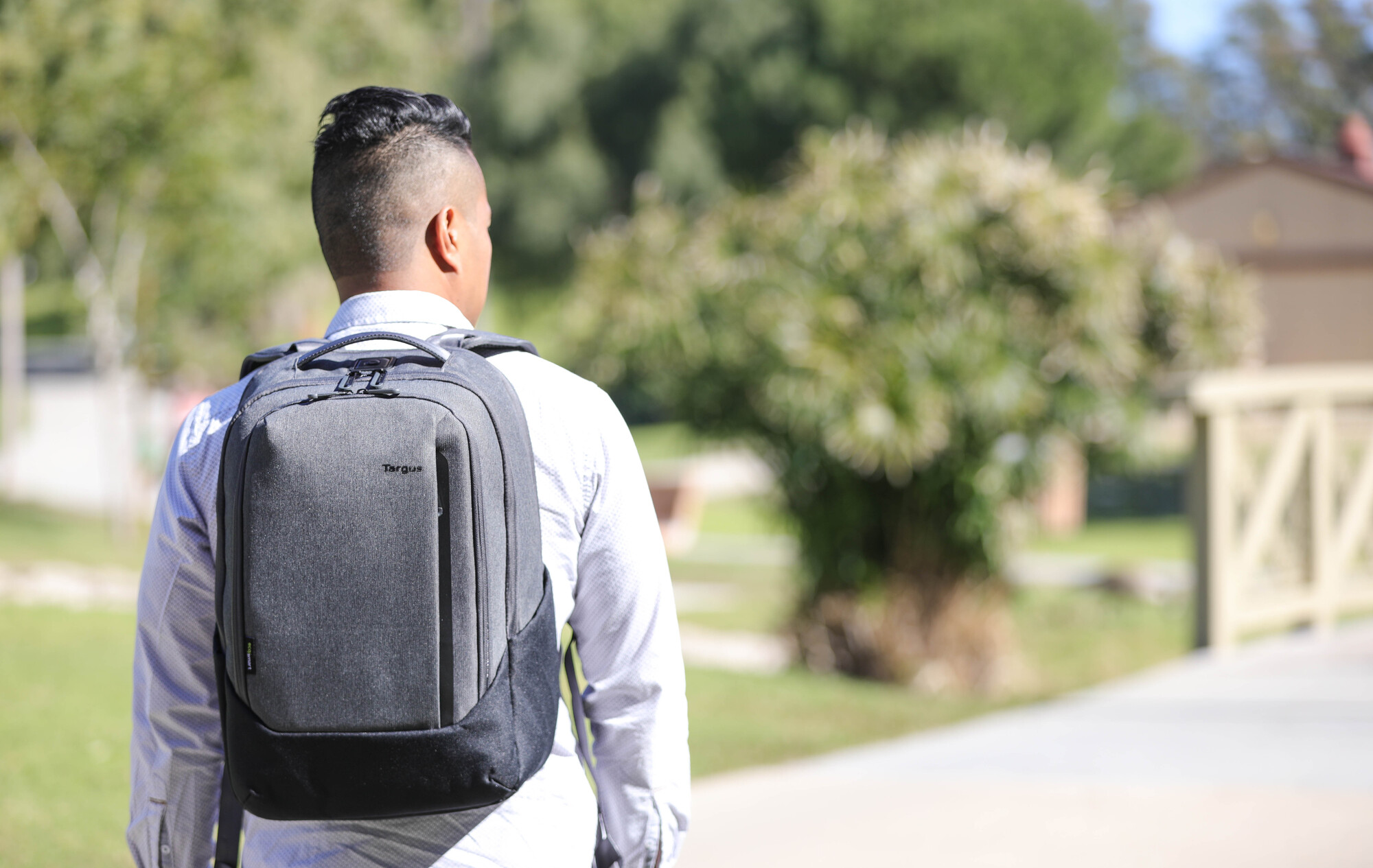 TARGUS Cypress Hero Rucksack für 15,6" Laptops mit Find My® Locator - Grau