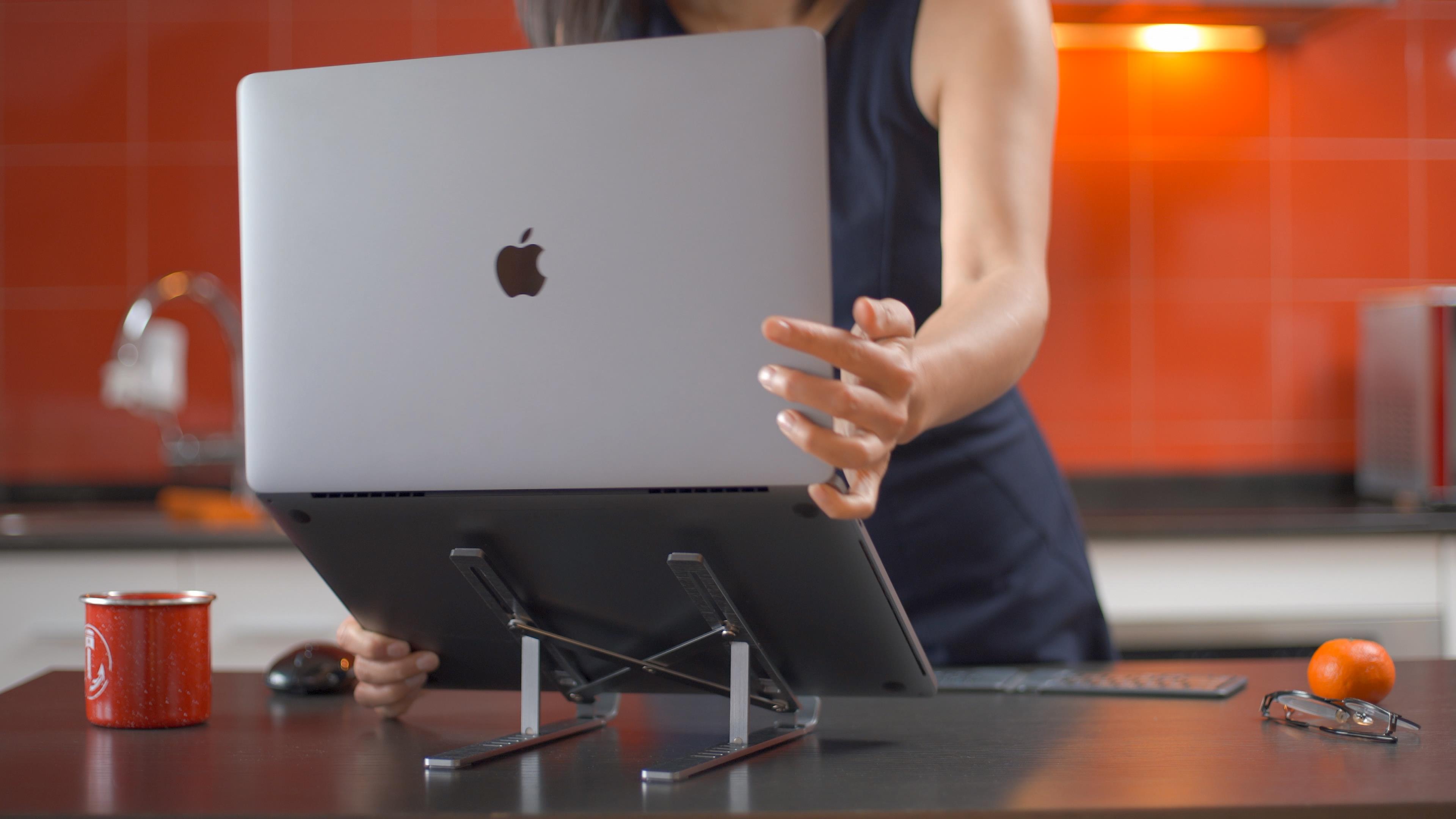 TARGUS Tragbarer ergonomischer Laptop-/Tablet-Ständer