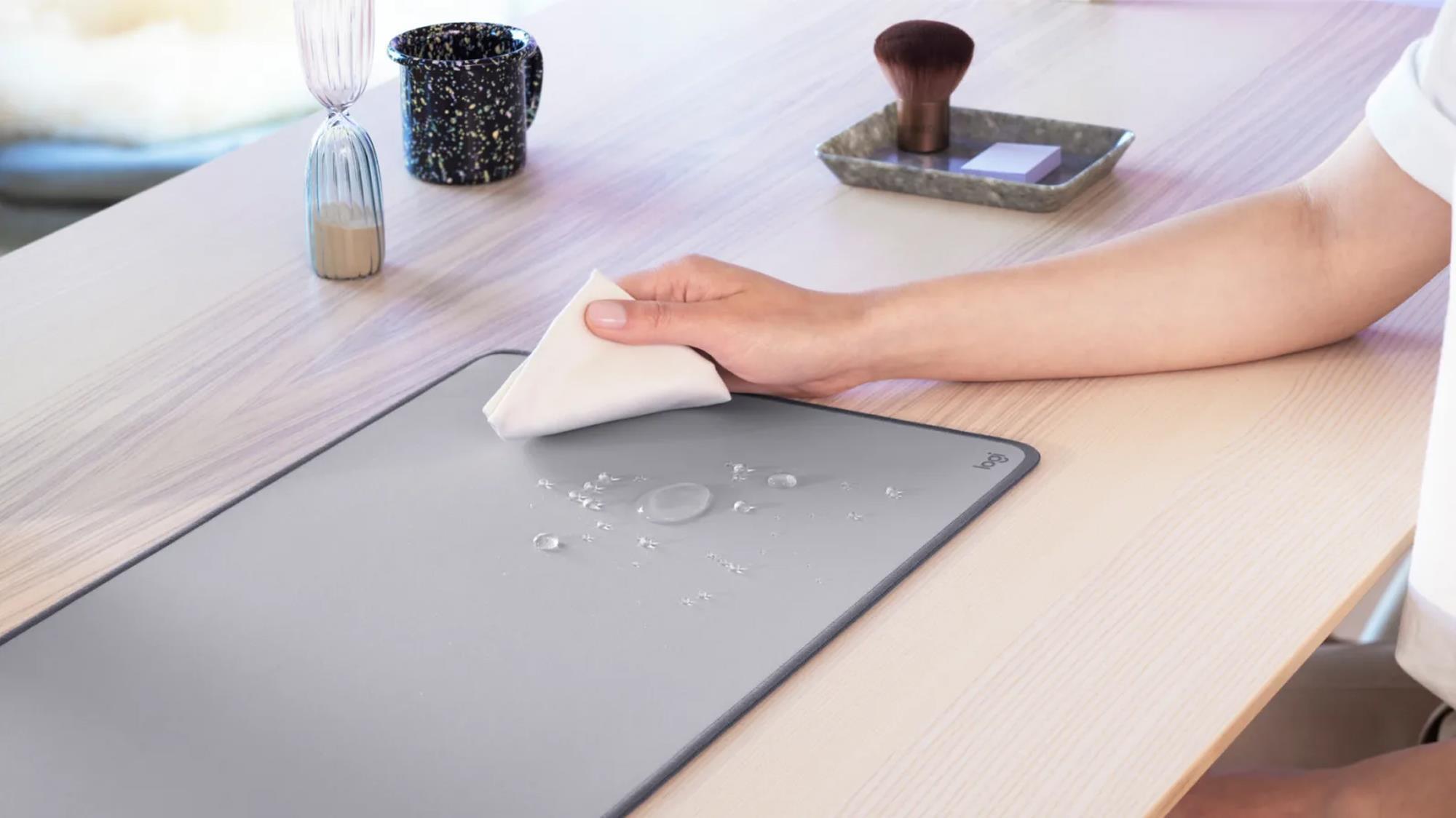 Logitech Schreibtischmatte lila
