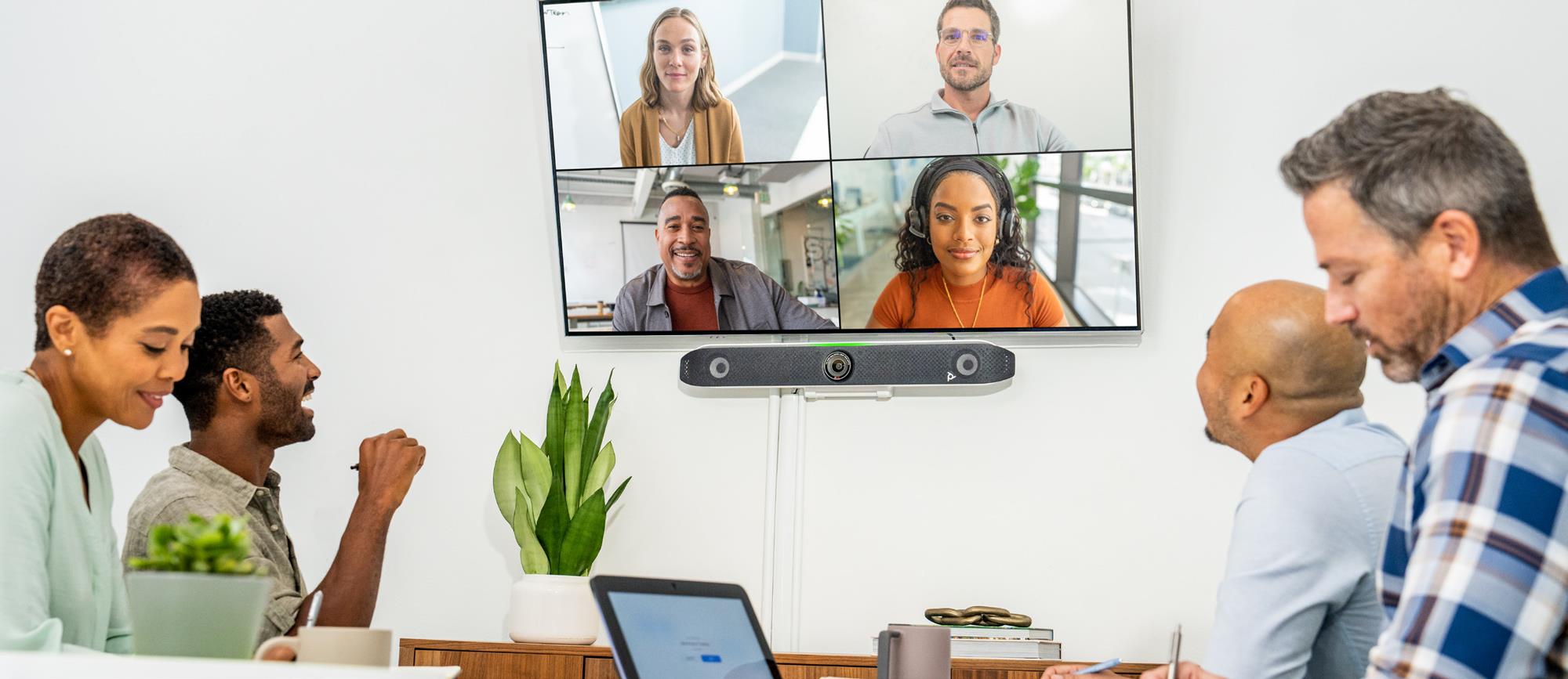 Poly Studio X52 All-in-one Videokonferenzsystem für mittelgroße Konferenzräume mit TC8 Controller