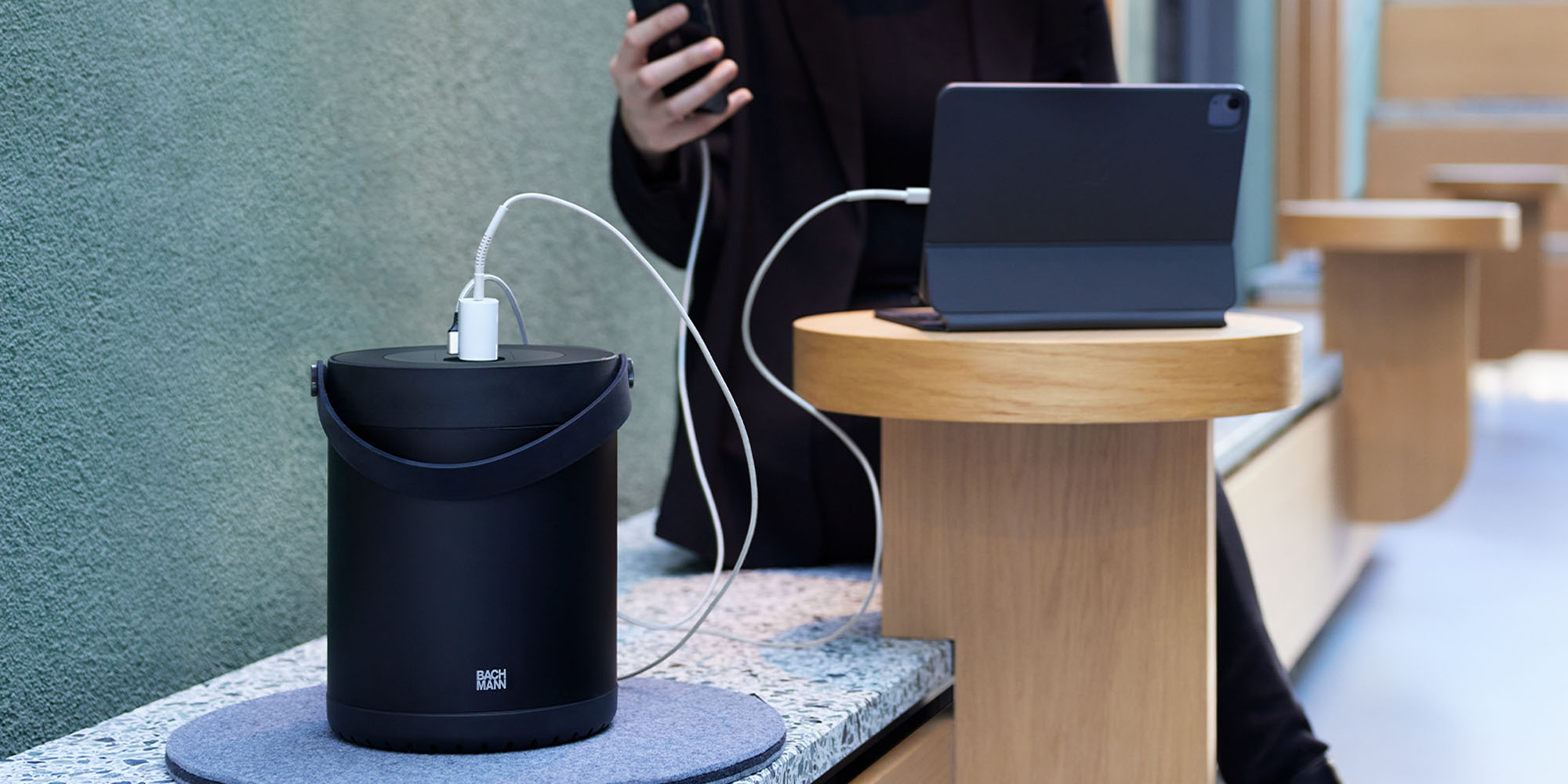 BACHMANN tragbare Steckdose MOV:E Power Bank mit USB-Anschlüssen, schwarz