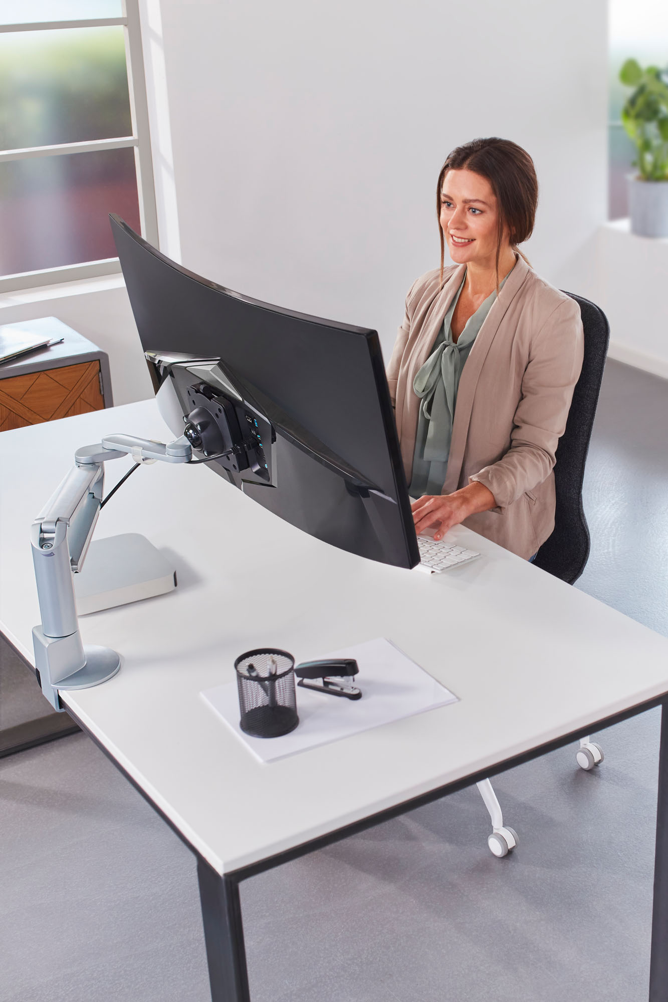 NOVUS Clu Plus C - Monitorhalterung für Curved-Monitore Schwarz