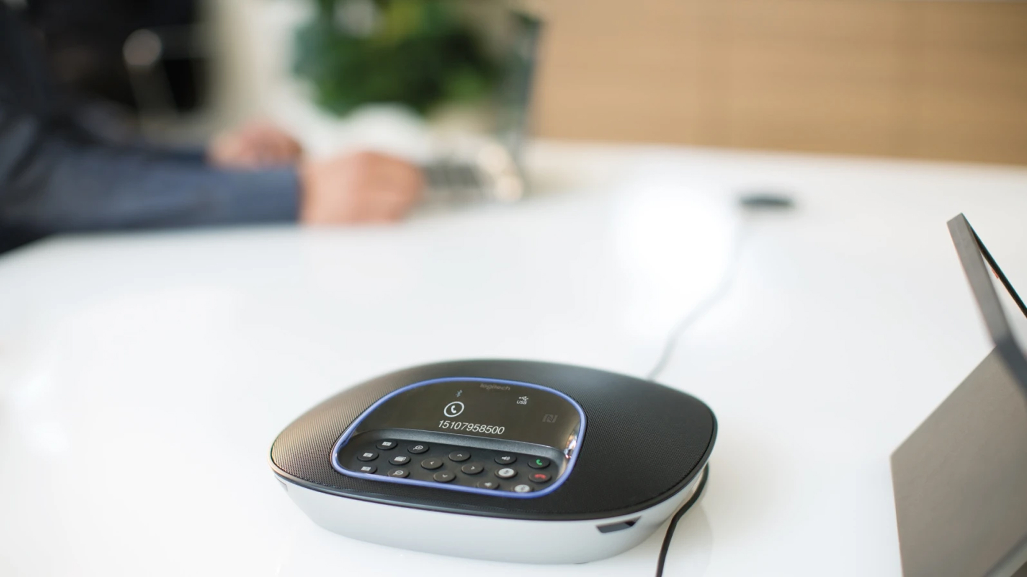 LOGITECH GROUP Videokonferenzsystem für 14 Sitzplätze (bis 20 Sitzplätze mit Zusatzmikrofon)