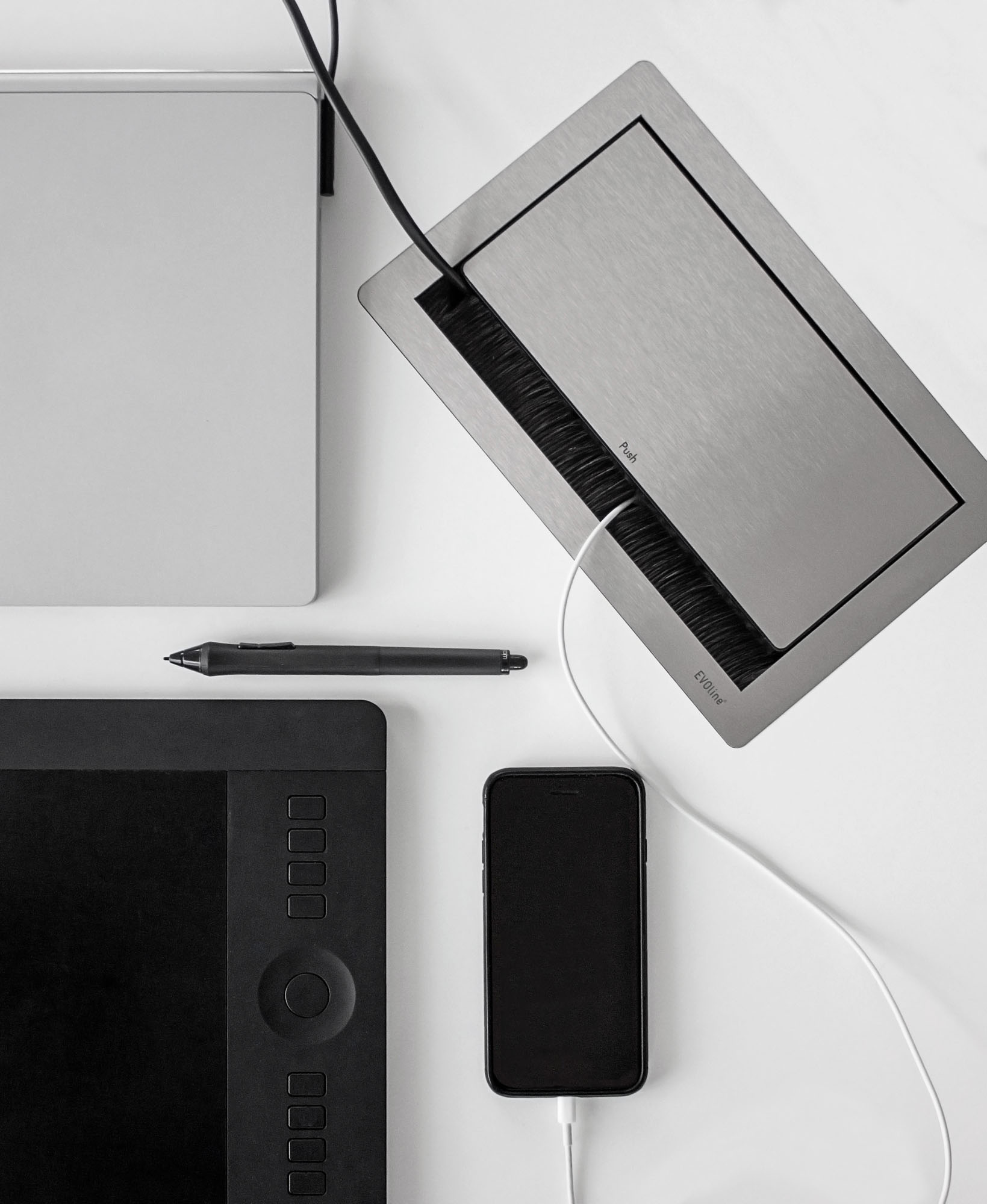 EVOline FlipTop Push 3-fach Einbausteckdose