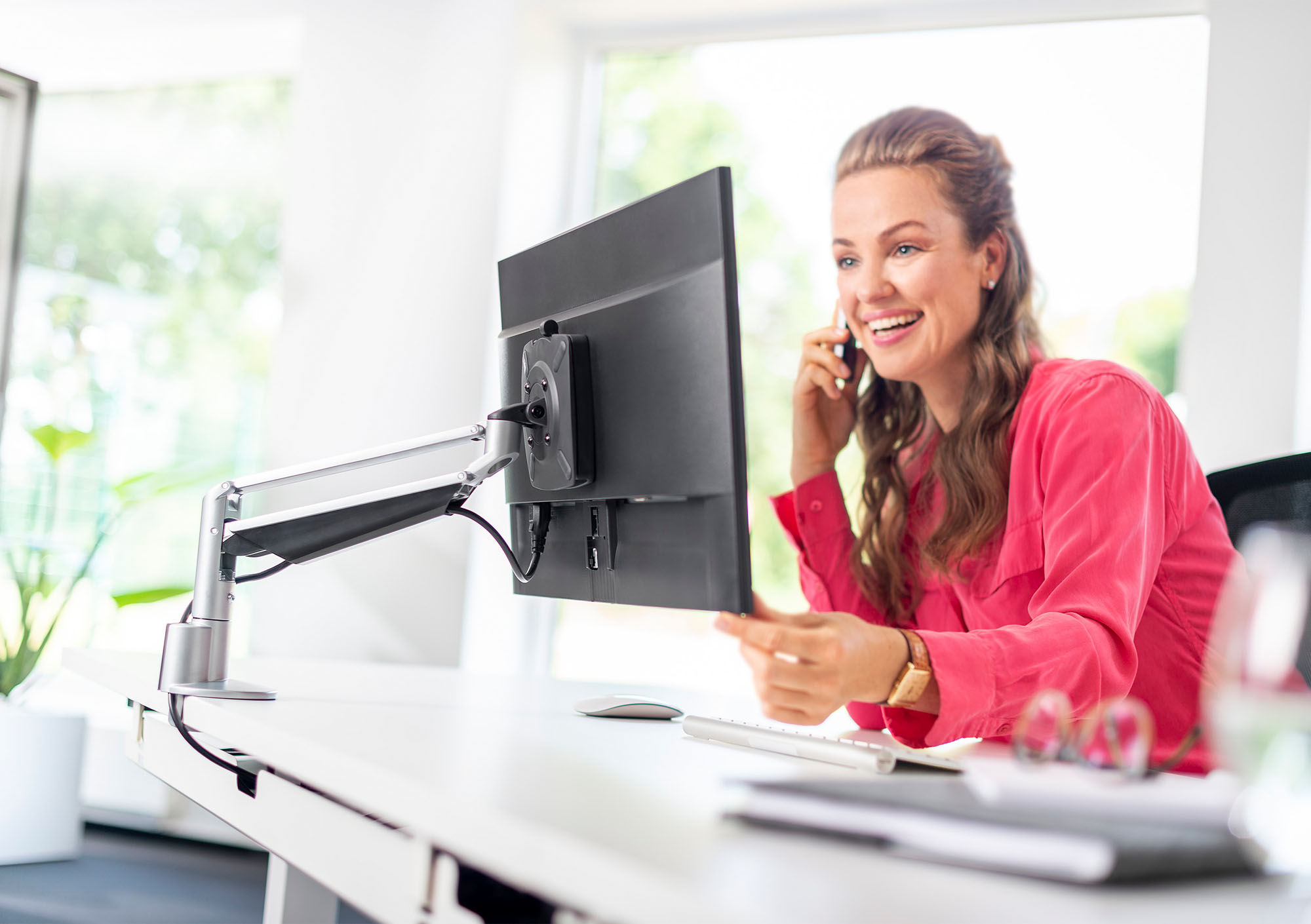 NOVUS Clu I C - Monitorhalterung Silber
